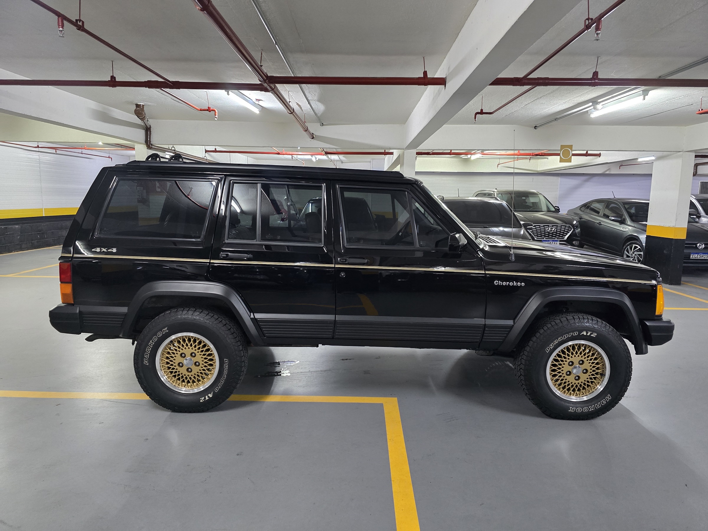 JEEP CHEROKEE 4.0 SPORT 4X4 6I 12V GASOLINA 4P AUTOMÁTICO