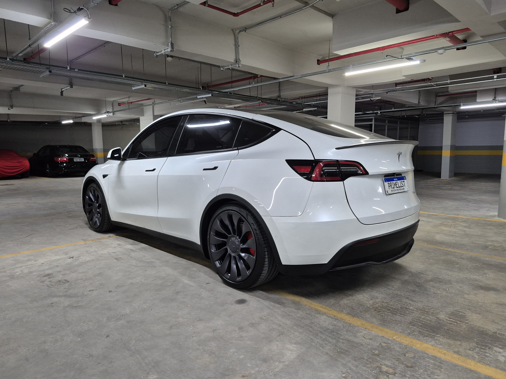 TESLA MODEL Y LONG RANGE PERFORMANCE AWD