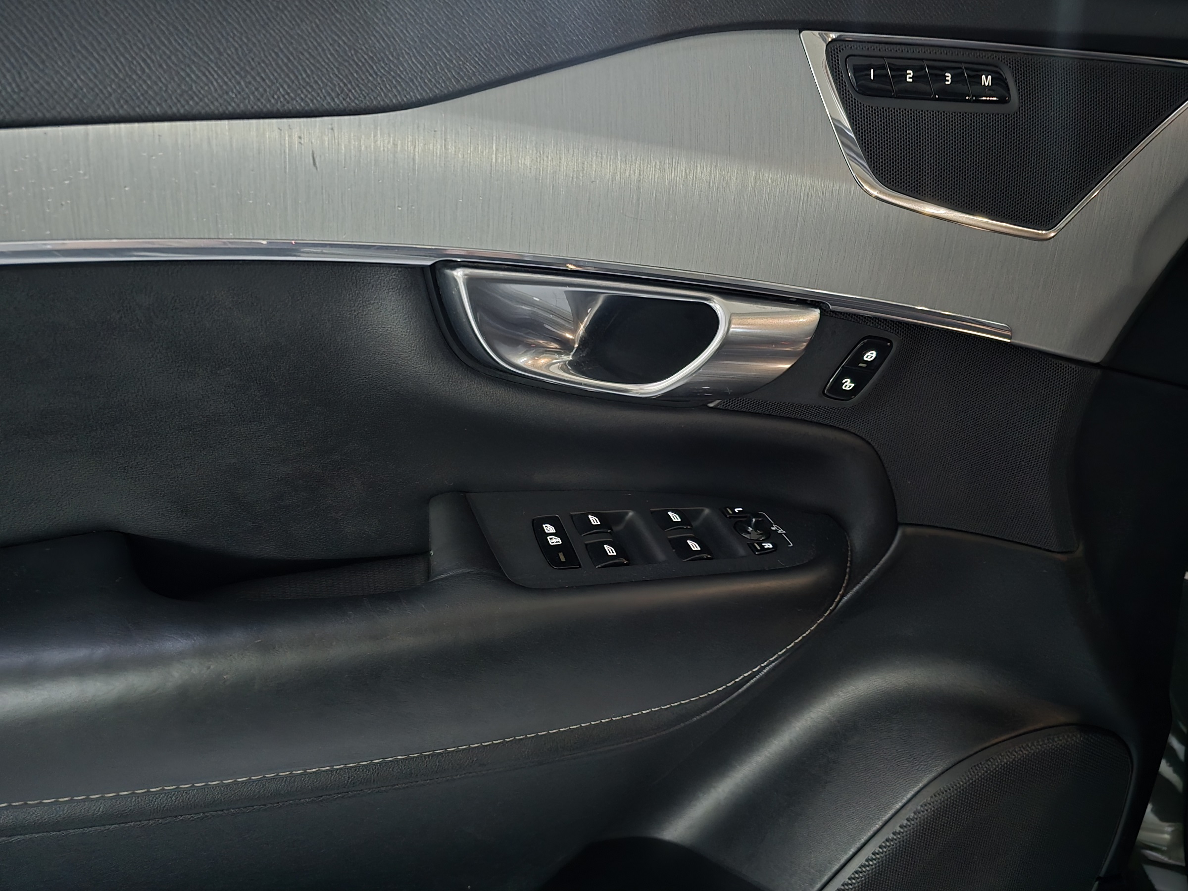 VOLVO XC90 2.0 T6 GASOLINA MOMENTUM AWD GEARTRONIC