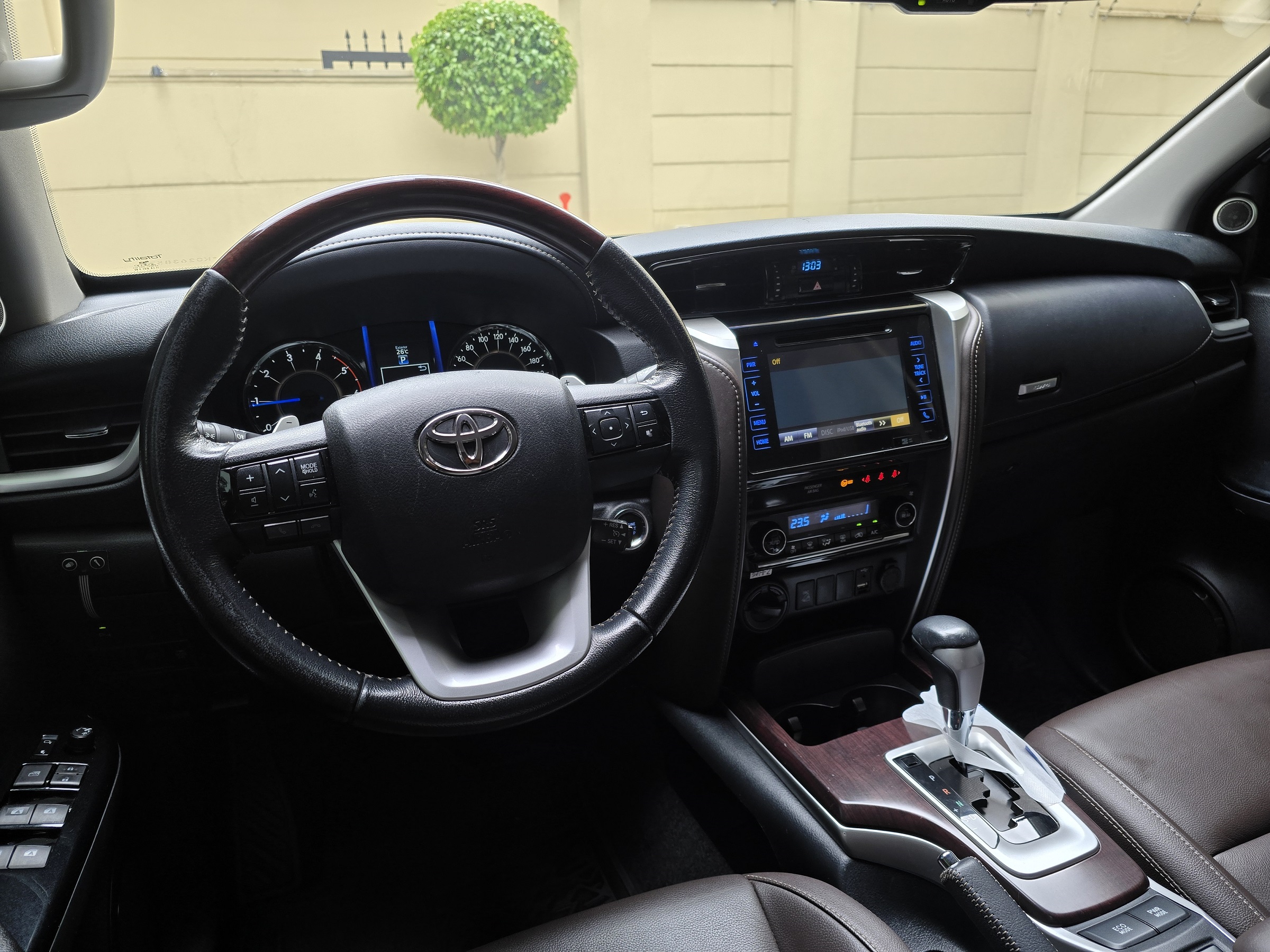 TOYOTA HILUX 2.8 SRX 4X4 7 LUGARES 16V TURBO INTERCOOLER DIESEL 4P AUTOMÁTICO