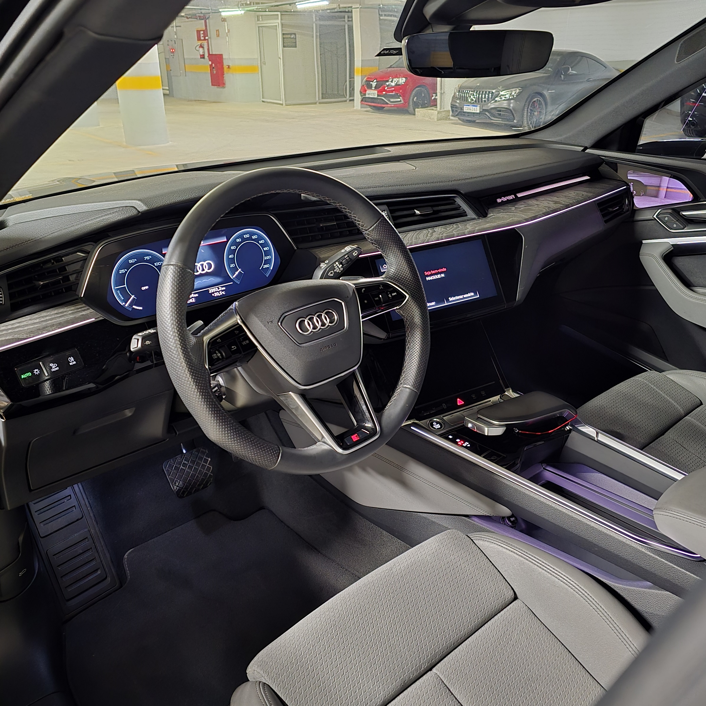 AUDI E-TRON ELÉTRICO PERFORMANCE BLACK QUATTRO