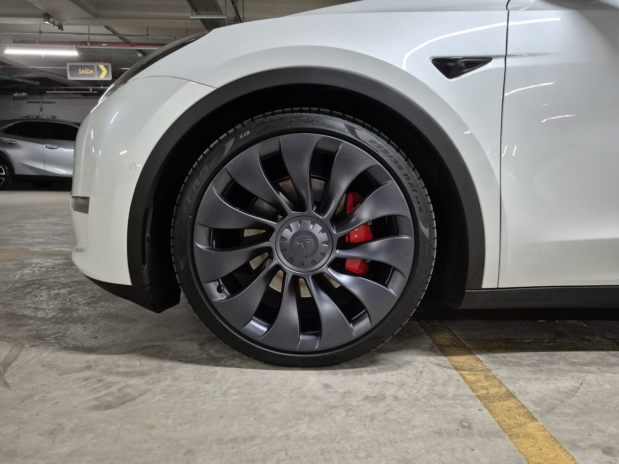 TESLA MODEL Y LONG RANGE PERFORMANCE AWD