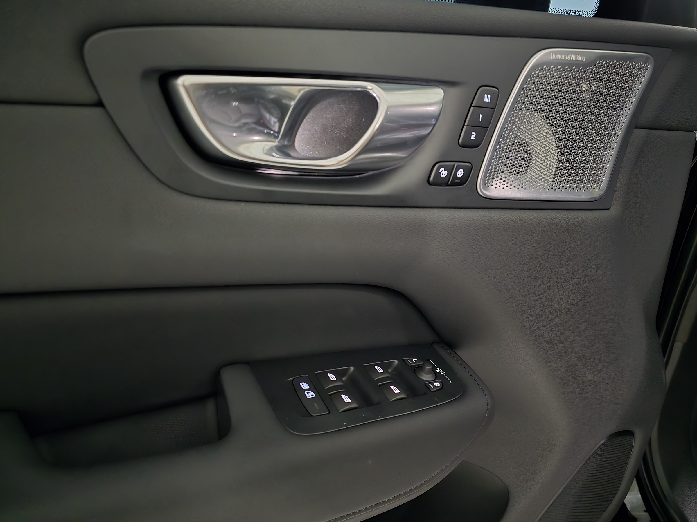 VOLVO XC60 2.0 T8 PHEV ULTRA DARK AWD GEARTRONIC