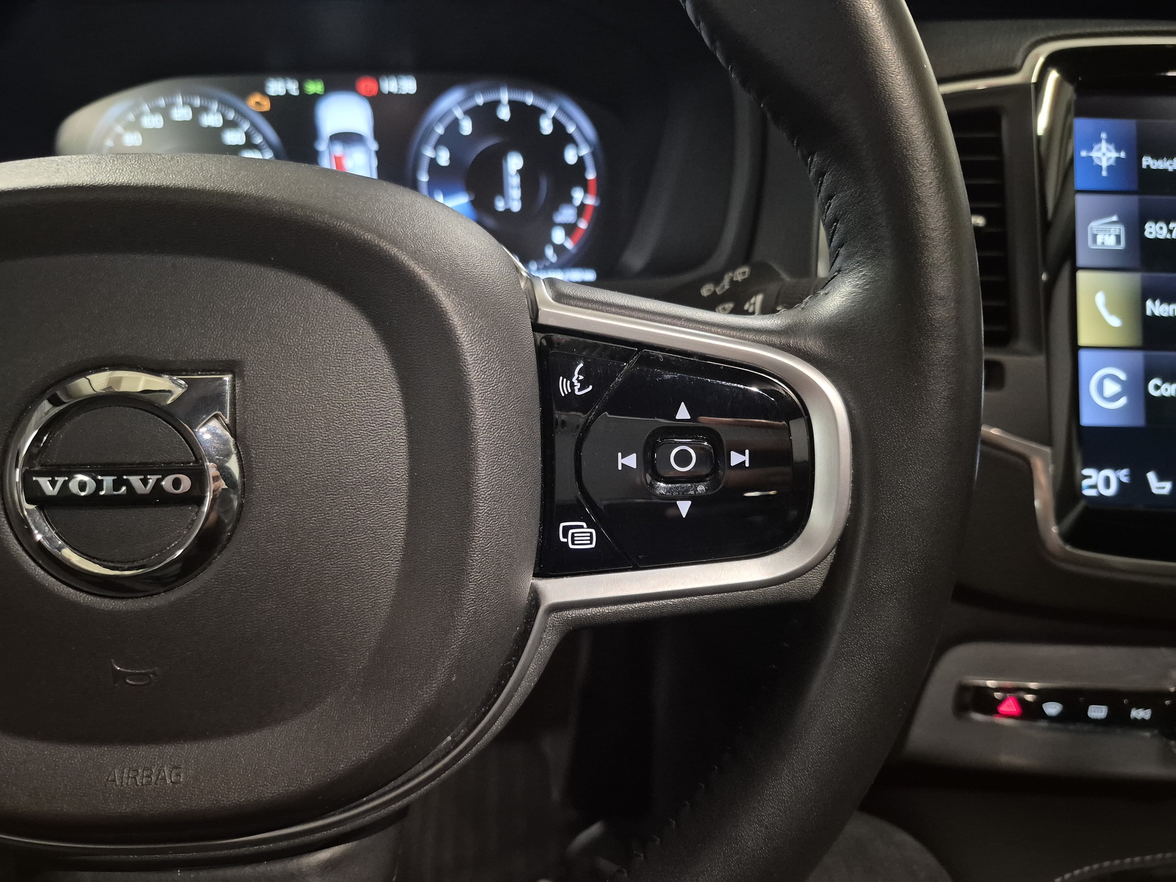 VOLVO XC90 2.0 T6 GASOLINA MOMENTUM AWD GEARTRONIC