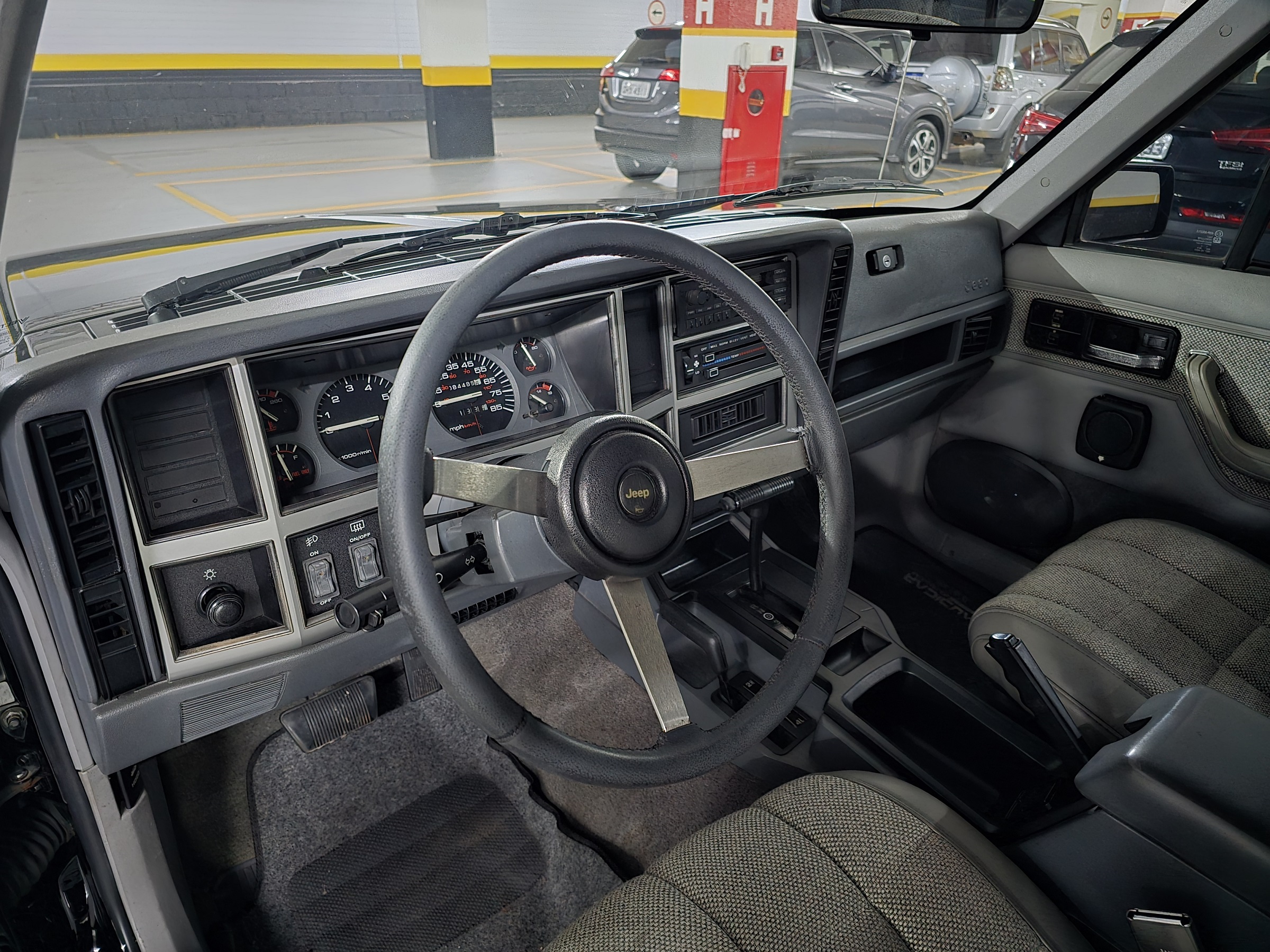 JEEP CHEROKEE 4.0 SPORT 4X4 6I 12V GASOLINA 4P AUTOMÁTICO