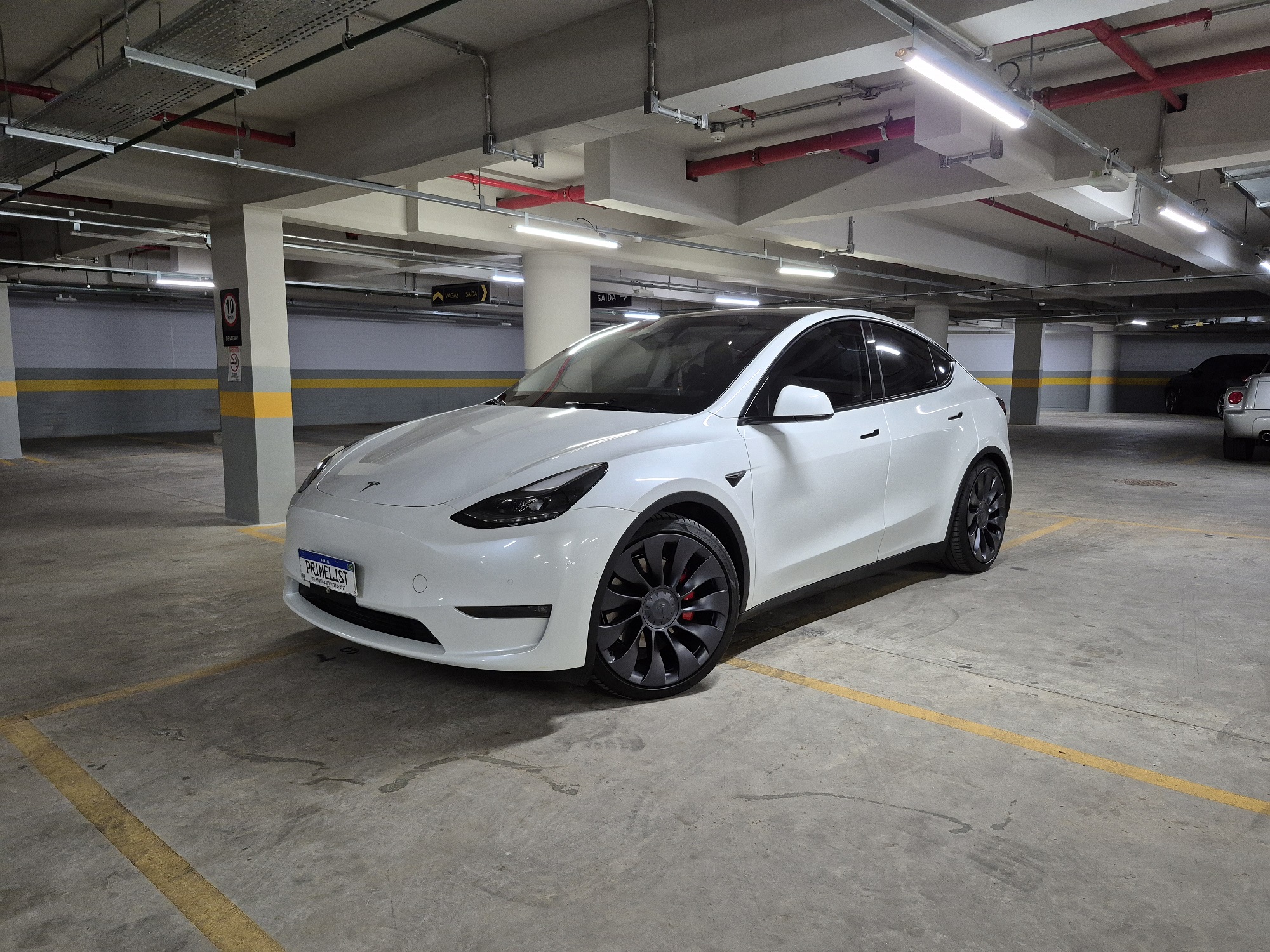 TESLA MODEL Y LONG RANGE PERFORMANCE AWD