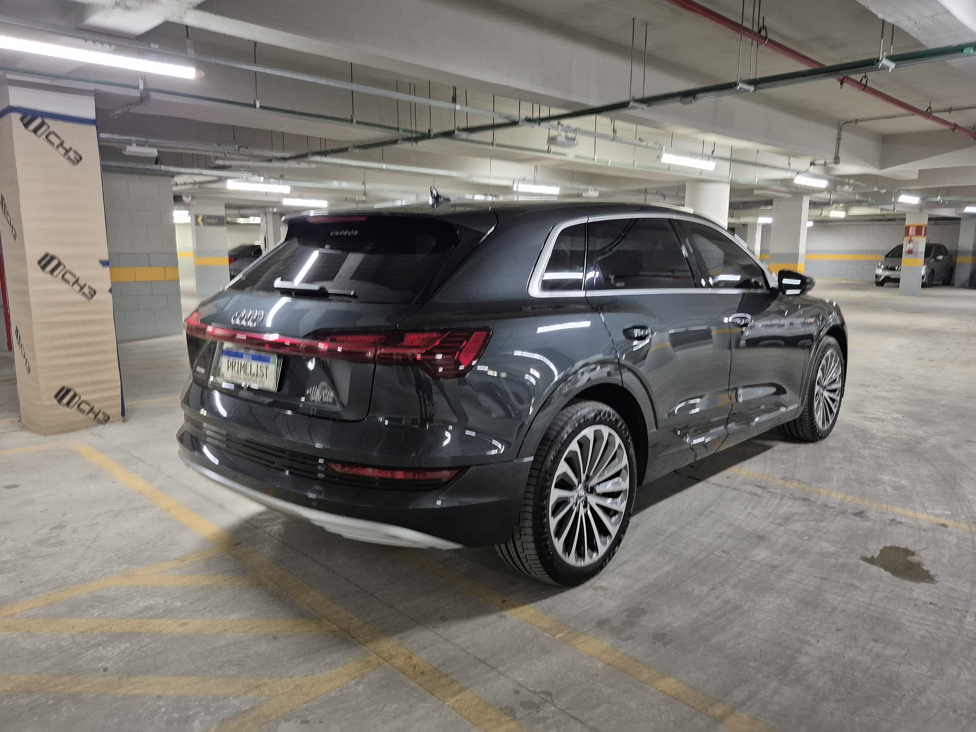 AUDI E-TRON ELÉTRICO PERFORMANCE QUATTRO