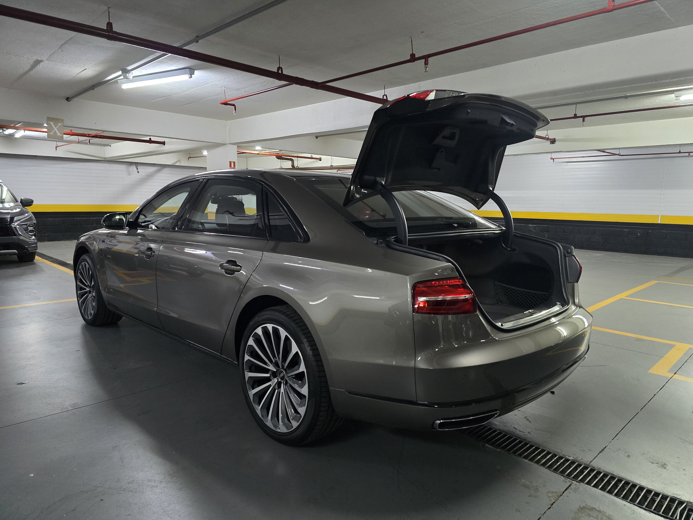 AUDI A8 6.3 FSI LONGO W12 48V GASOLINA 4P TIPTRONIC