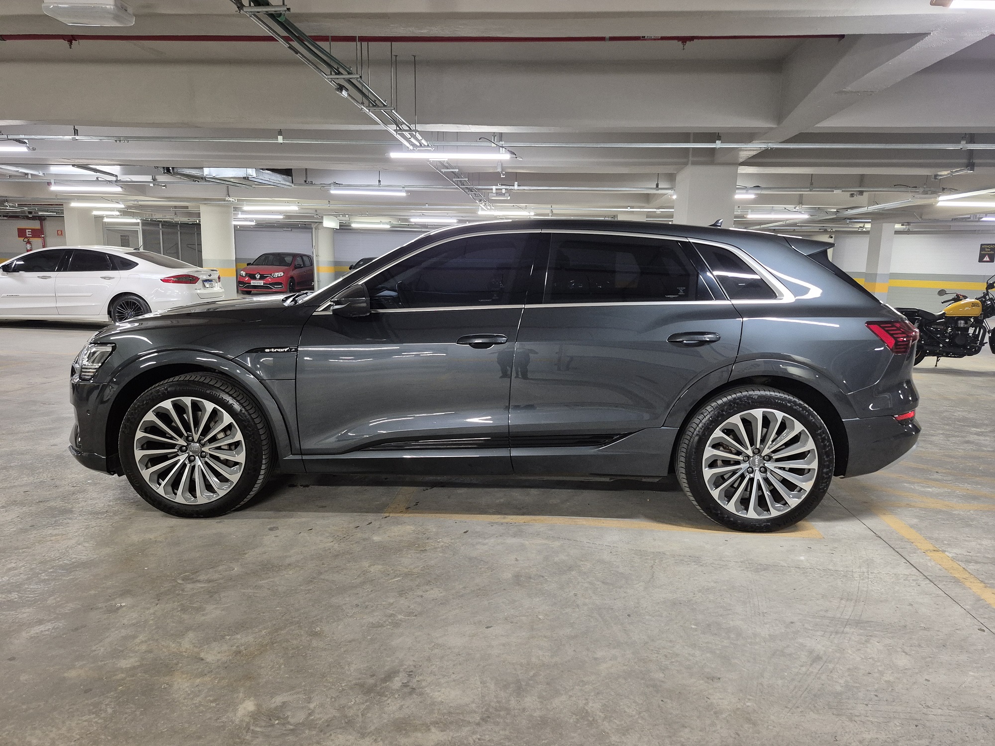 AUDI E-TRON ELÉTRICO PERFORMANCE QUATTRO