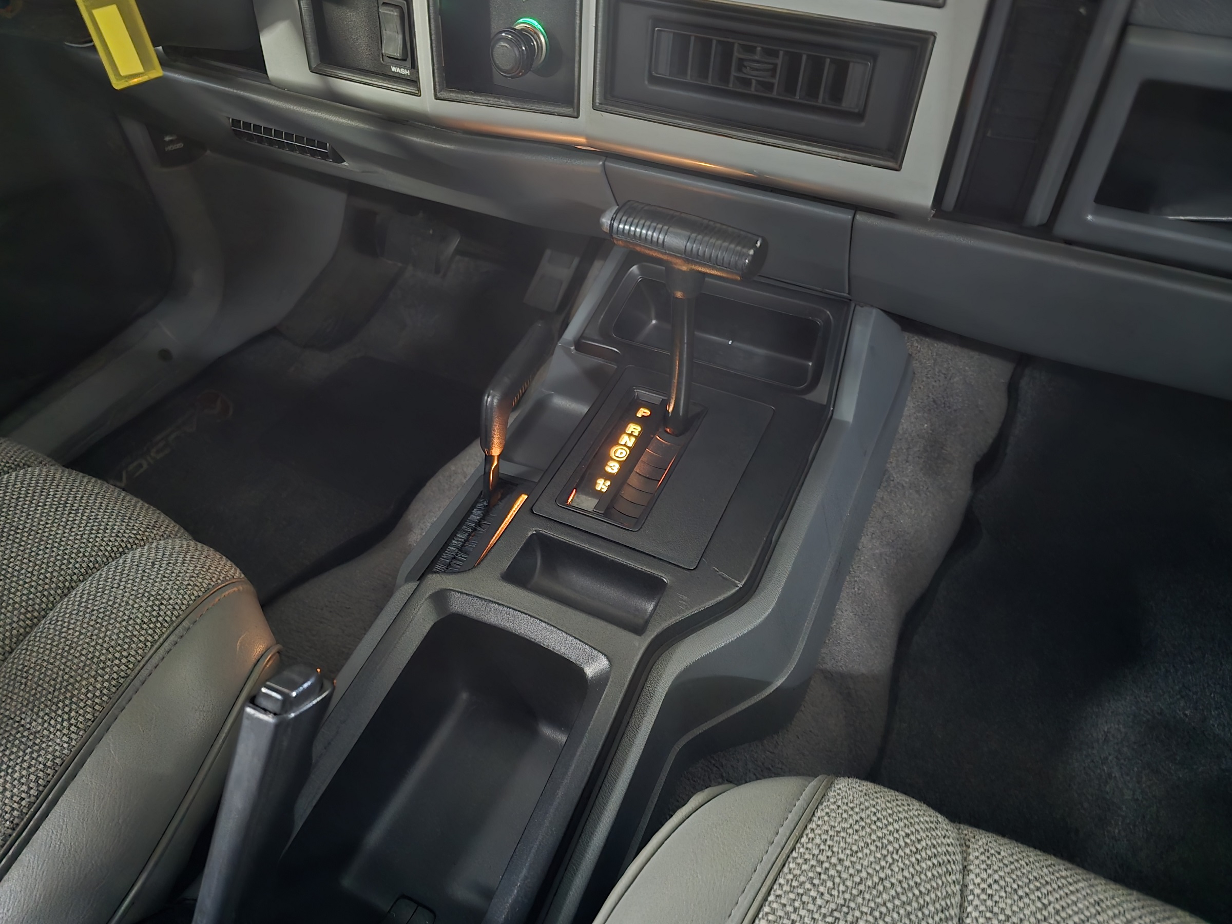 JEEP CHEROKEE 4.0 SPORT 4X4 6I 12V GASOLINA 4P AUTOMÁTICO