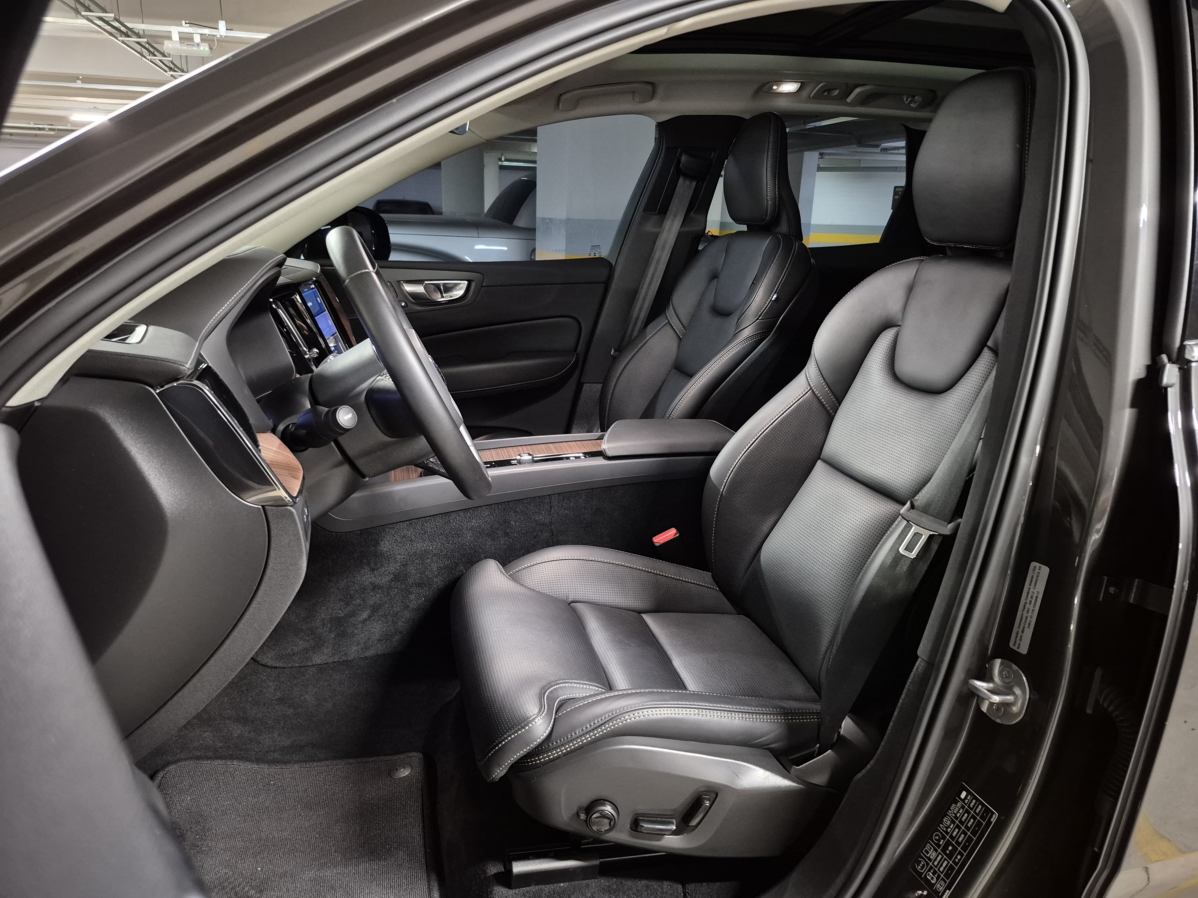 VOLVO XC60 2.0 T8 RECHARGE ULTIMATE DARK AWD GEARTRONIC