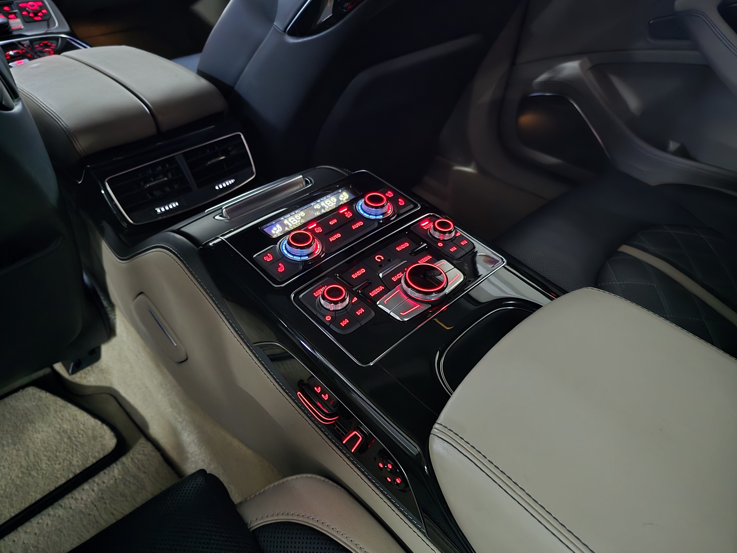 AUDI A8 6.3 FSI LONGO W12 48V GASOLINA 4P TIPTRONIC