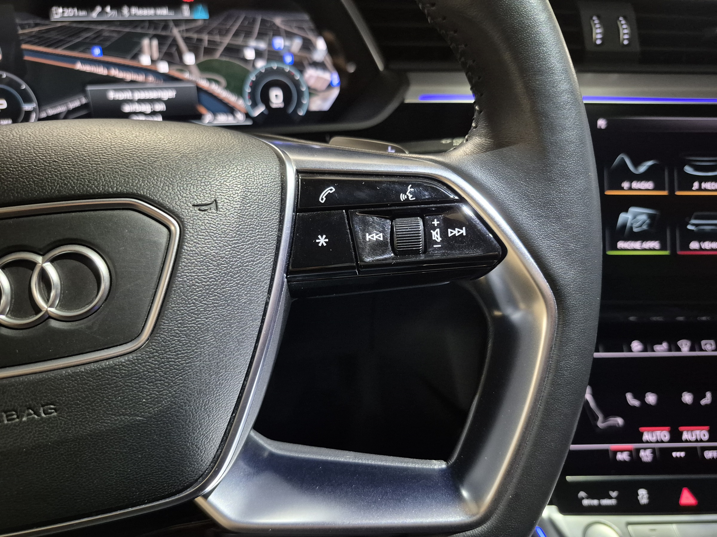AUDI E-TRON ELÉTRICO PERFORMANCE QUATTRO
