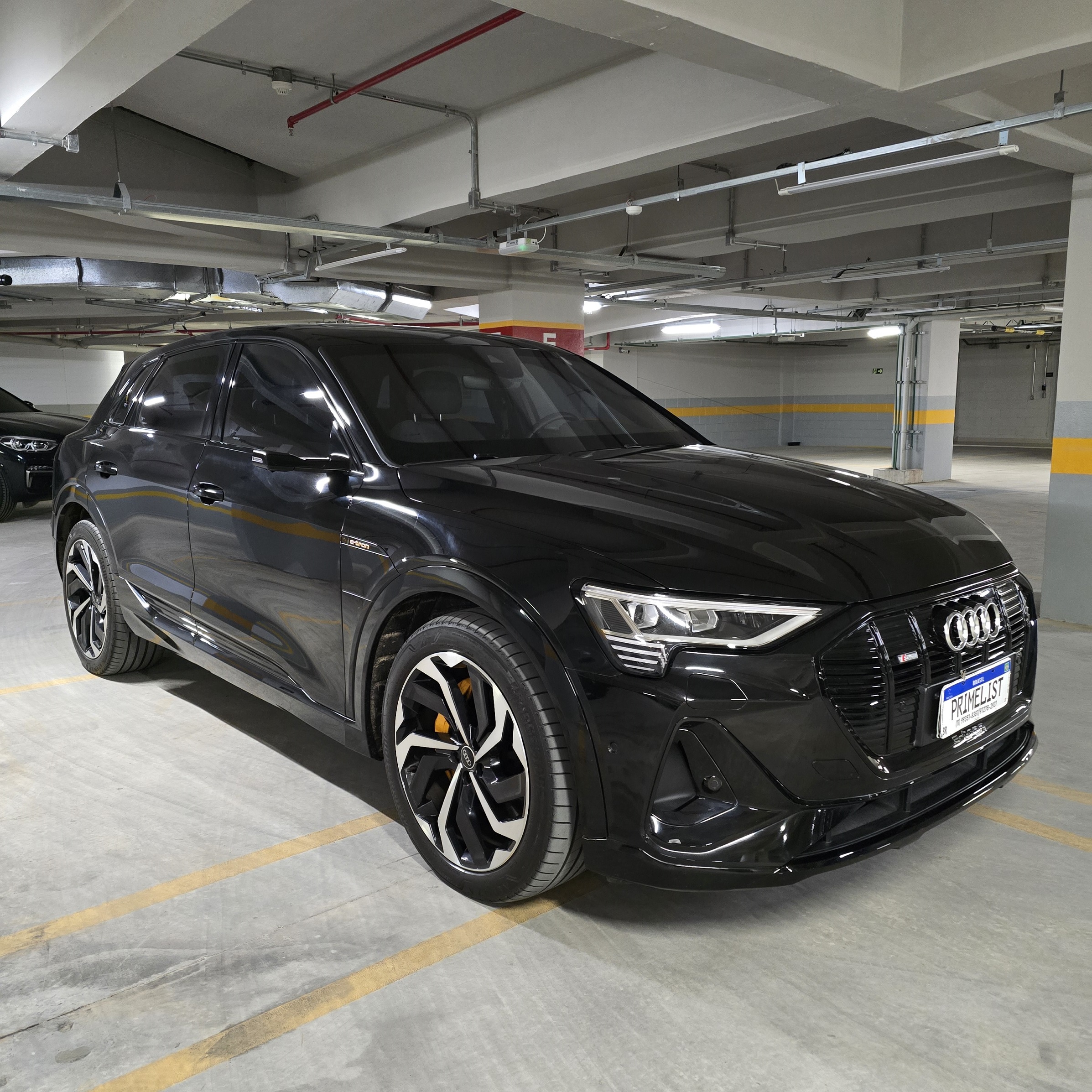 AUDI E-TRON ELÉTRICO PERFORMANCE BLACK QUATTRO