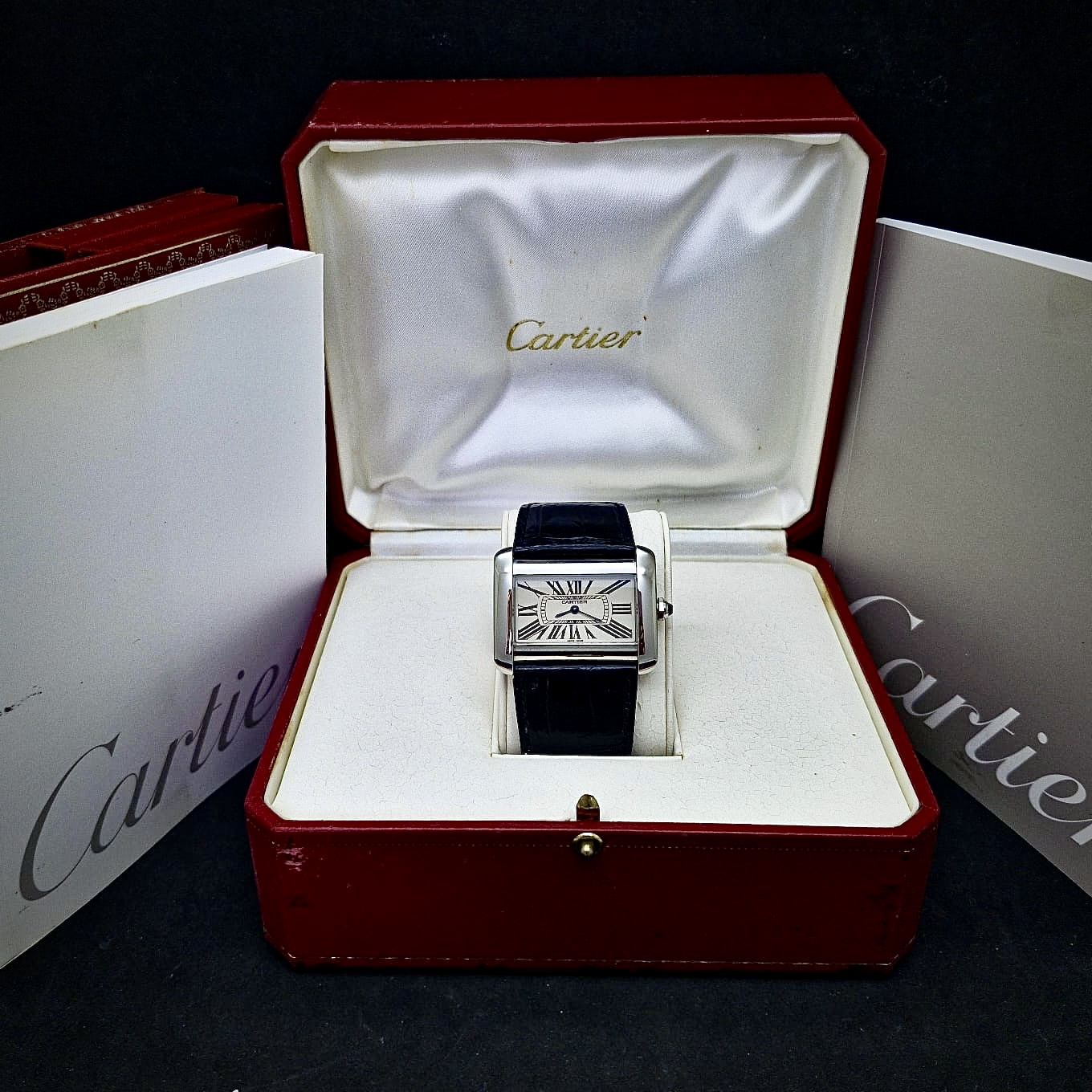 CARTIER TANK DIVAN