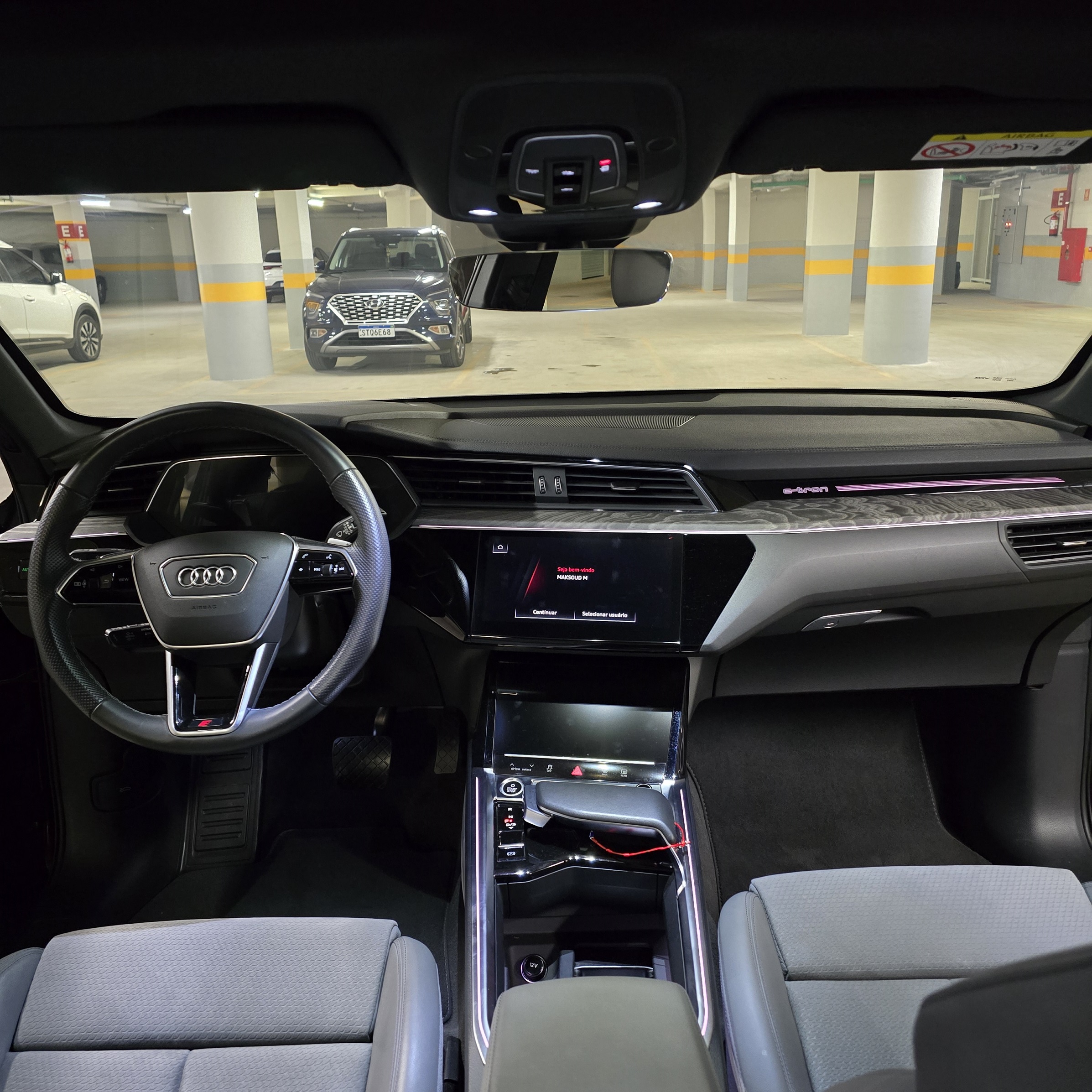 AUDI E-TRON ELÉTRICO PERFORMANCE BLACK QUATTRO