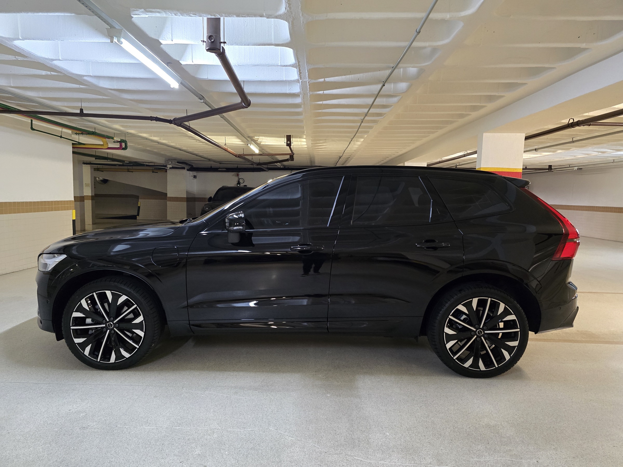 VOLVO XC60 2.0 T8 PHEV ULTRA DARK AWD GEARTRONIC