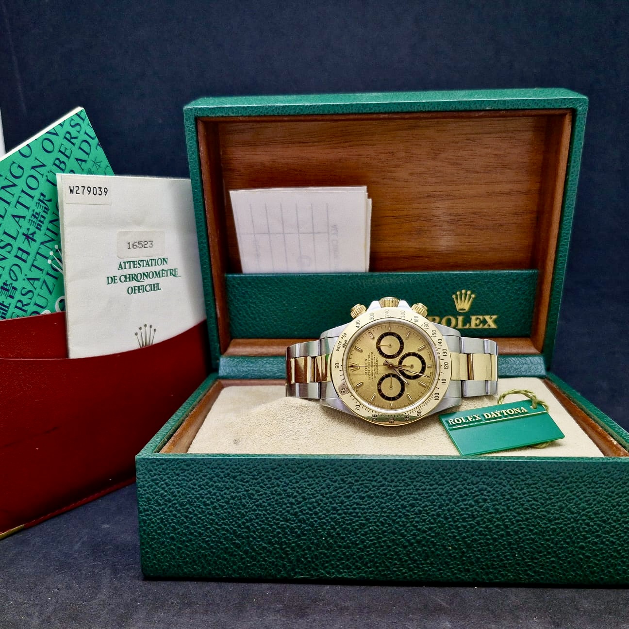 ROLEX COSMOGRAPH DAYTONA - GOLD & STEEL