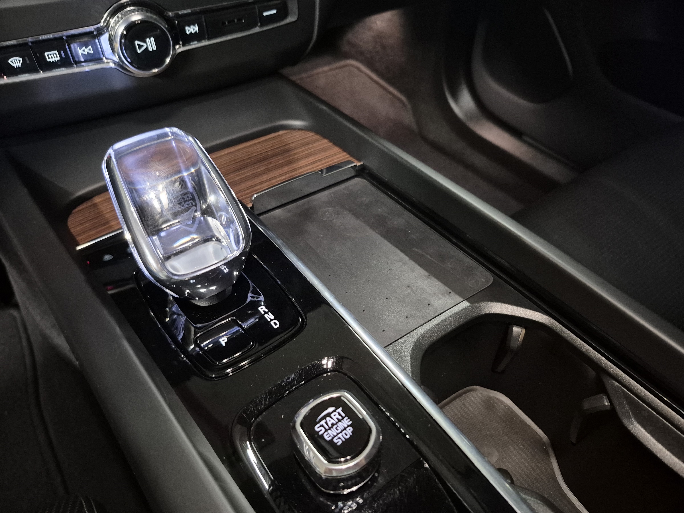VOLVO XC60 2.0 T8 RECHARGE ULTIMATE DARK AWD GEARTRONIC