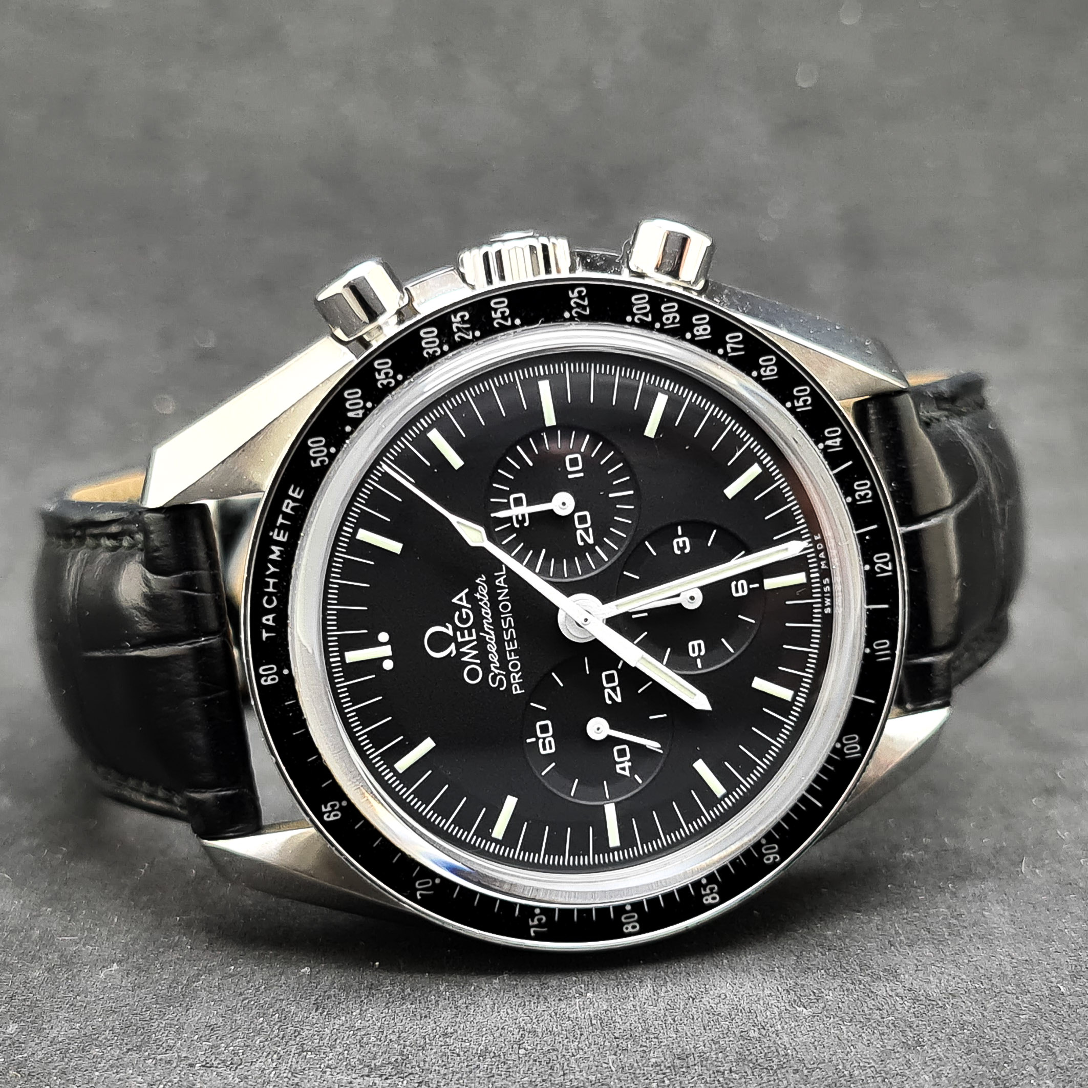 OMEGA SPEEDMASTER MOONWATCH