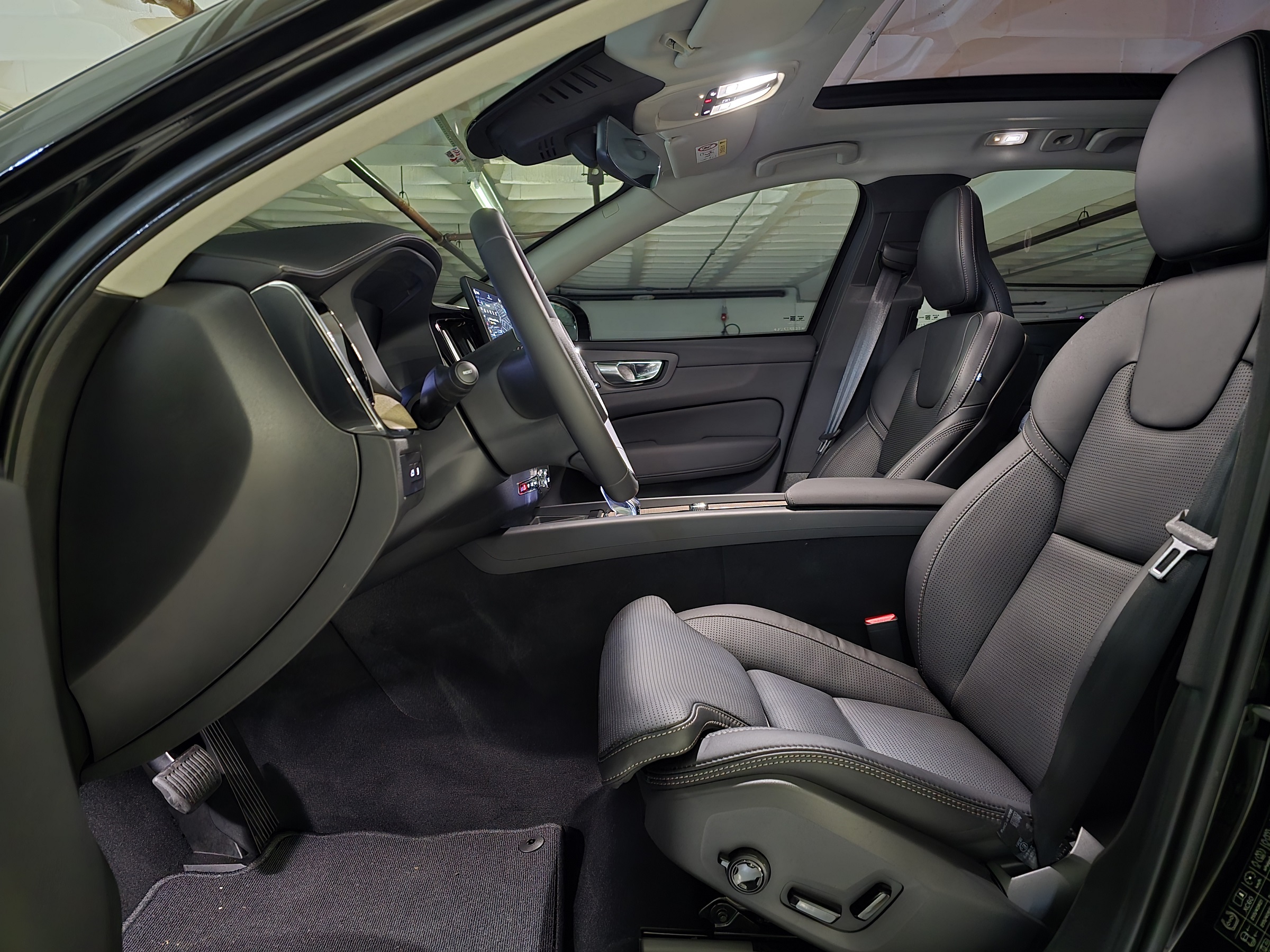 VOLVO XC60 2.0 T8 PHEV ULTRA DARK AWD GEARTRONIC