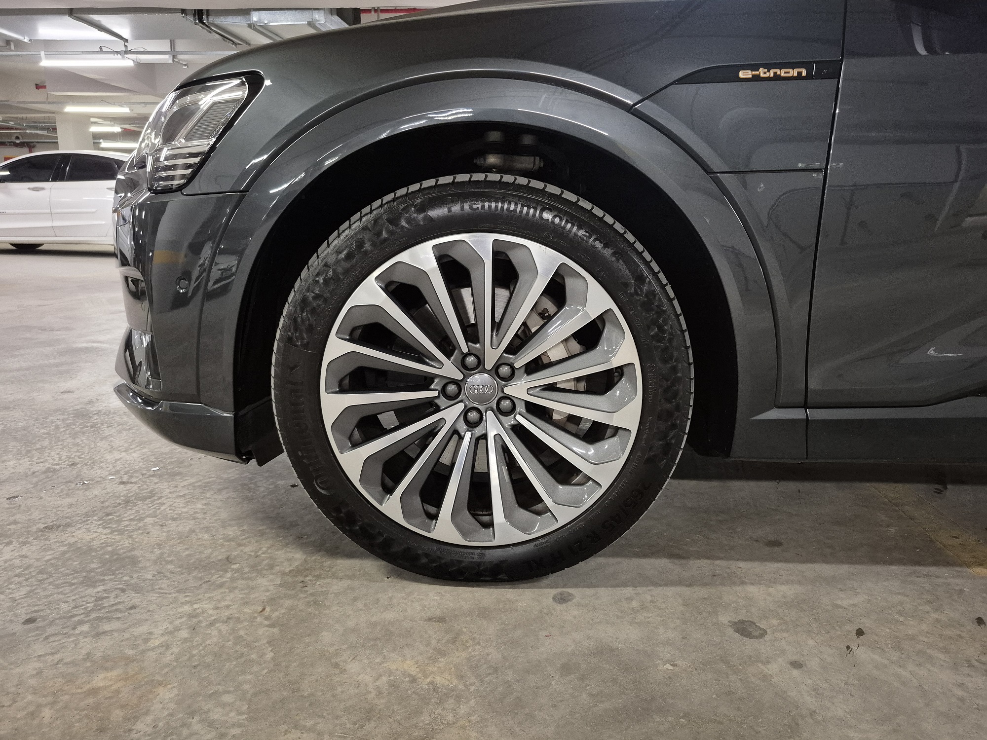 AUDI E-TRON ELÉTRICO PERFORMANCE QUATTRO