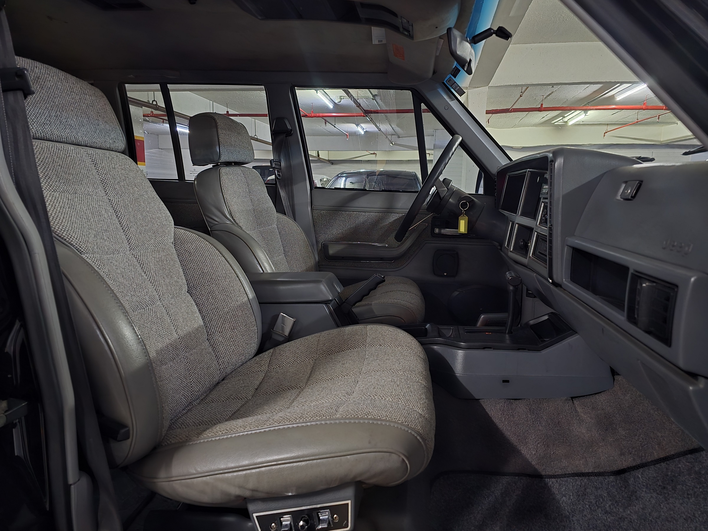 JEEP CHEROKEE 4.0 SPORT 4X4 6I 12V GASOLINA 4P AUTOMÁTICO