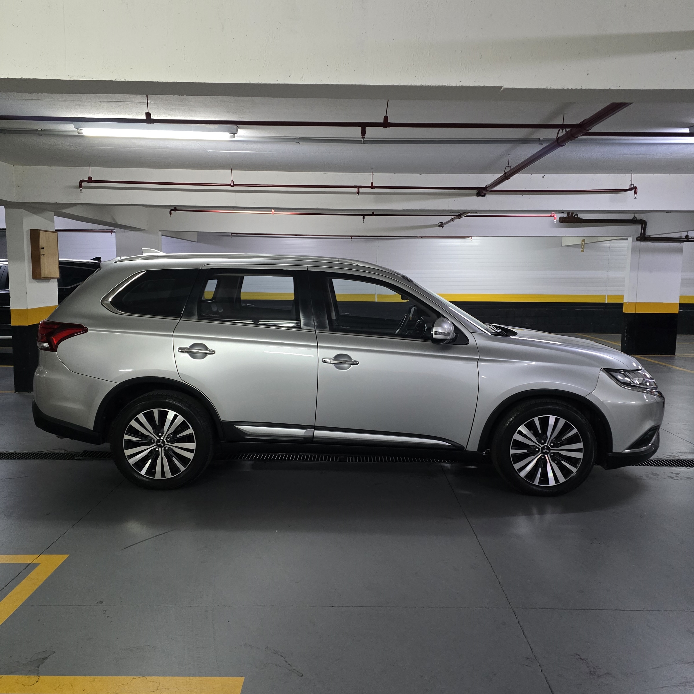 MITSUBISHI OUTLANDER 3.0 MIVEC V6 GASOLINA HPE-S AWD AUTOMÁTICO