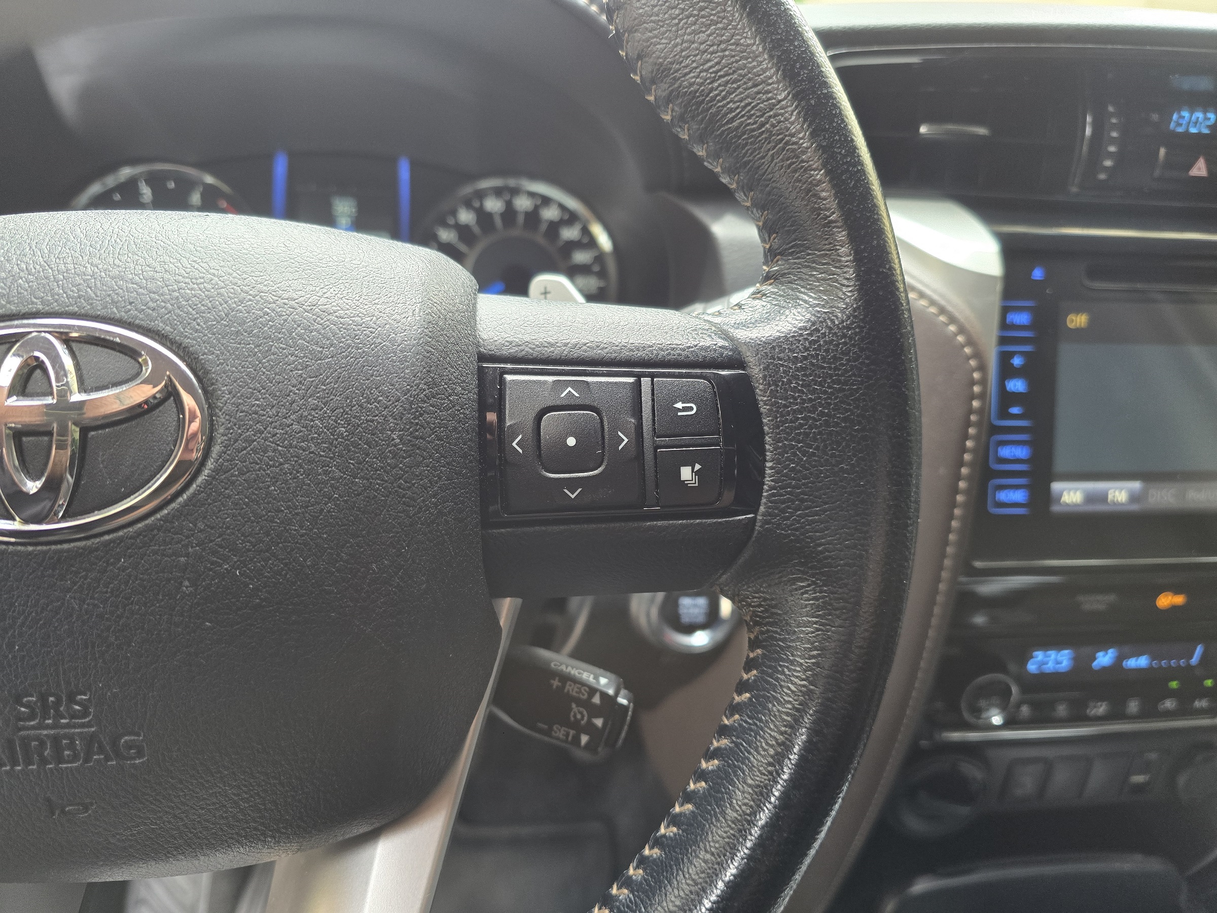 TOYOTA HILUX 2.8 SRX 4X4 7 LUGARES 16V TURBO INTERCOOLER DIESEL 4P AUTOMÁTICO