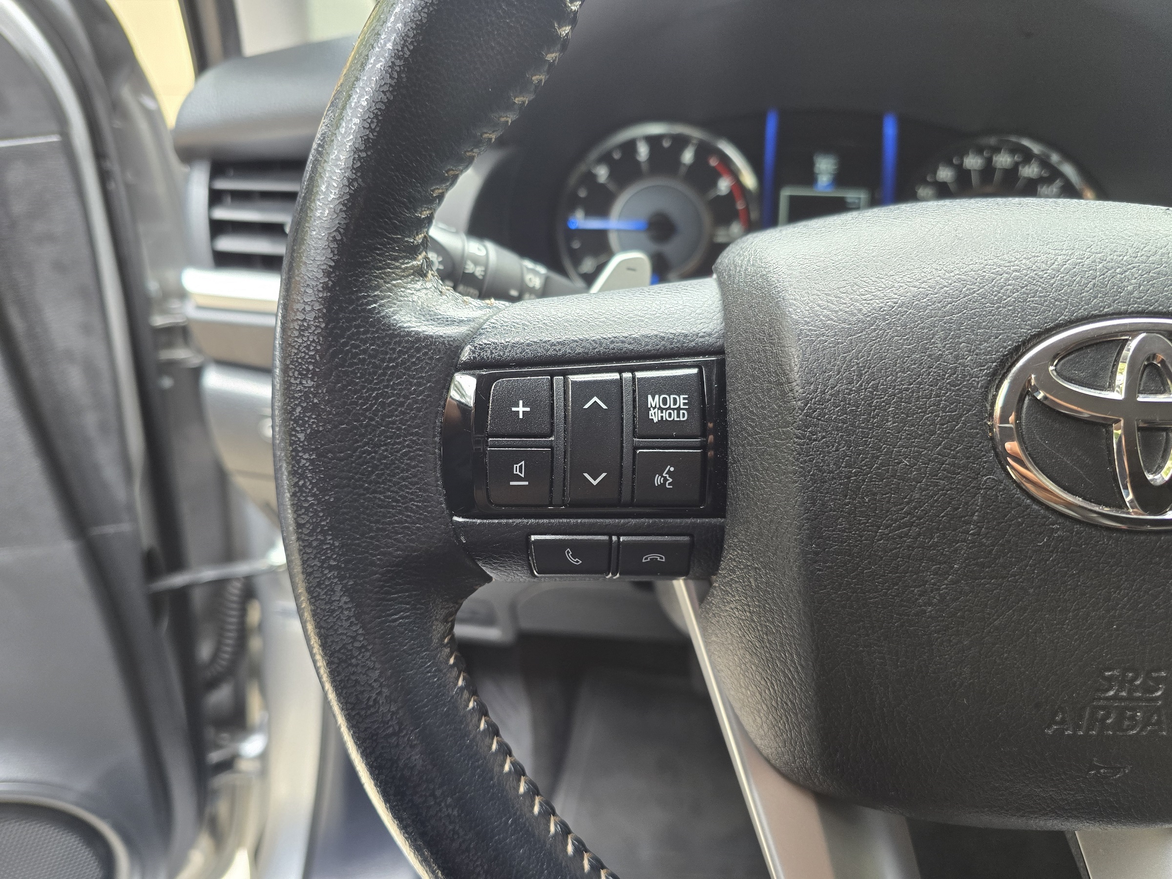 TOYOTA HILUX 2.8 SRX 4X4 7 LUGARES 16V TURBO INTERCOOLER DIESEL 4P AUTOMÁTICO