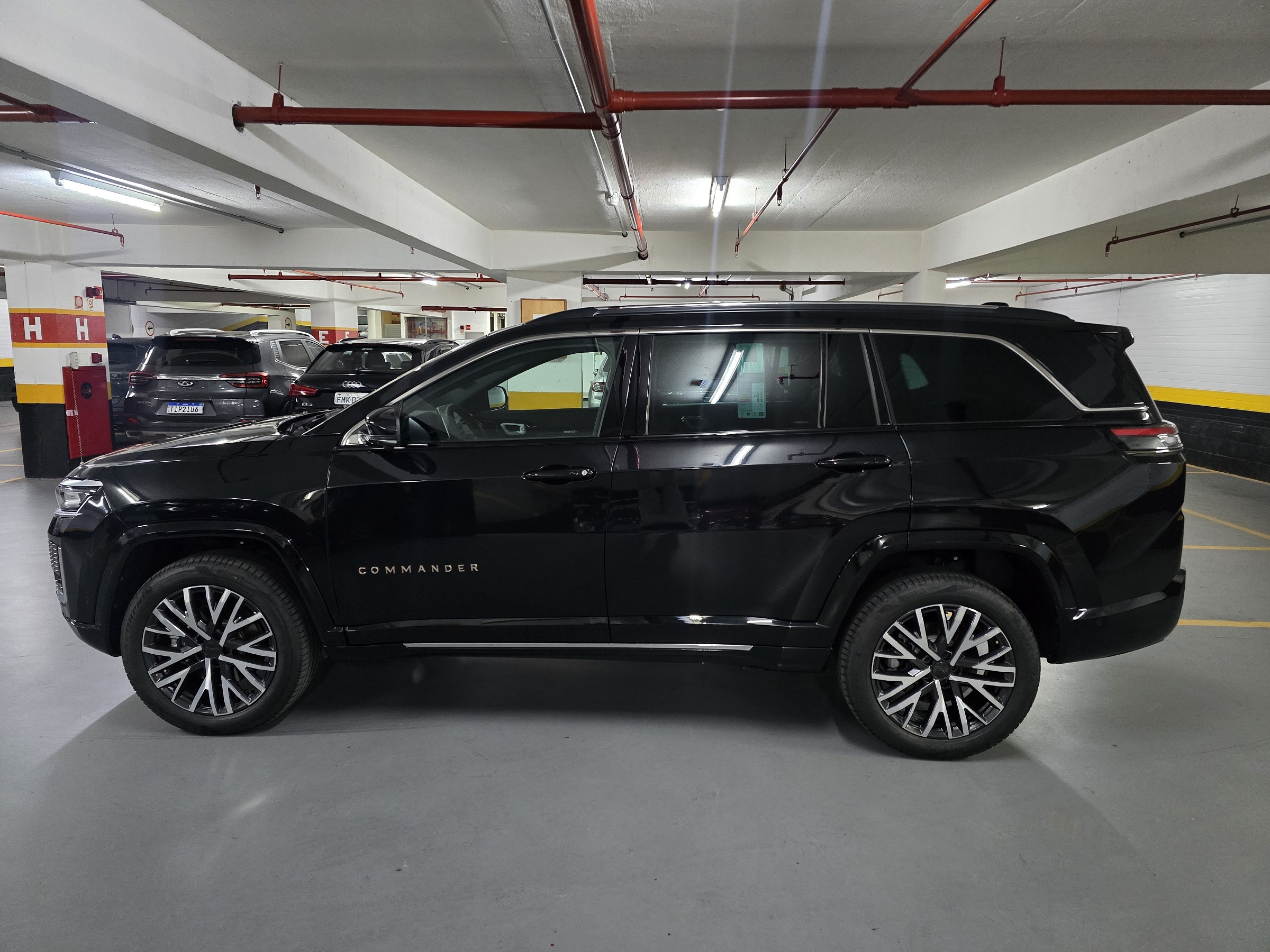 JEEP COMMANDER 2.2 TURBO DIESEL OVERLAND AT9