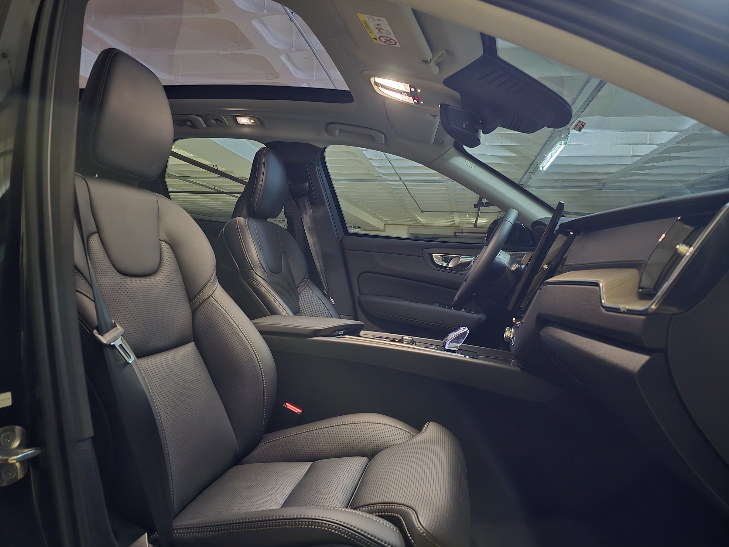 VOLVO XC60 2.0 T8 PHEV ULTRA DARK AWD GEARTRONIC