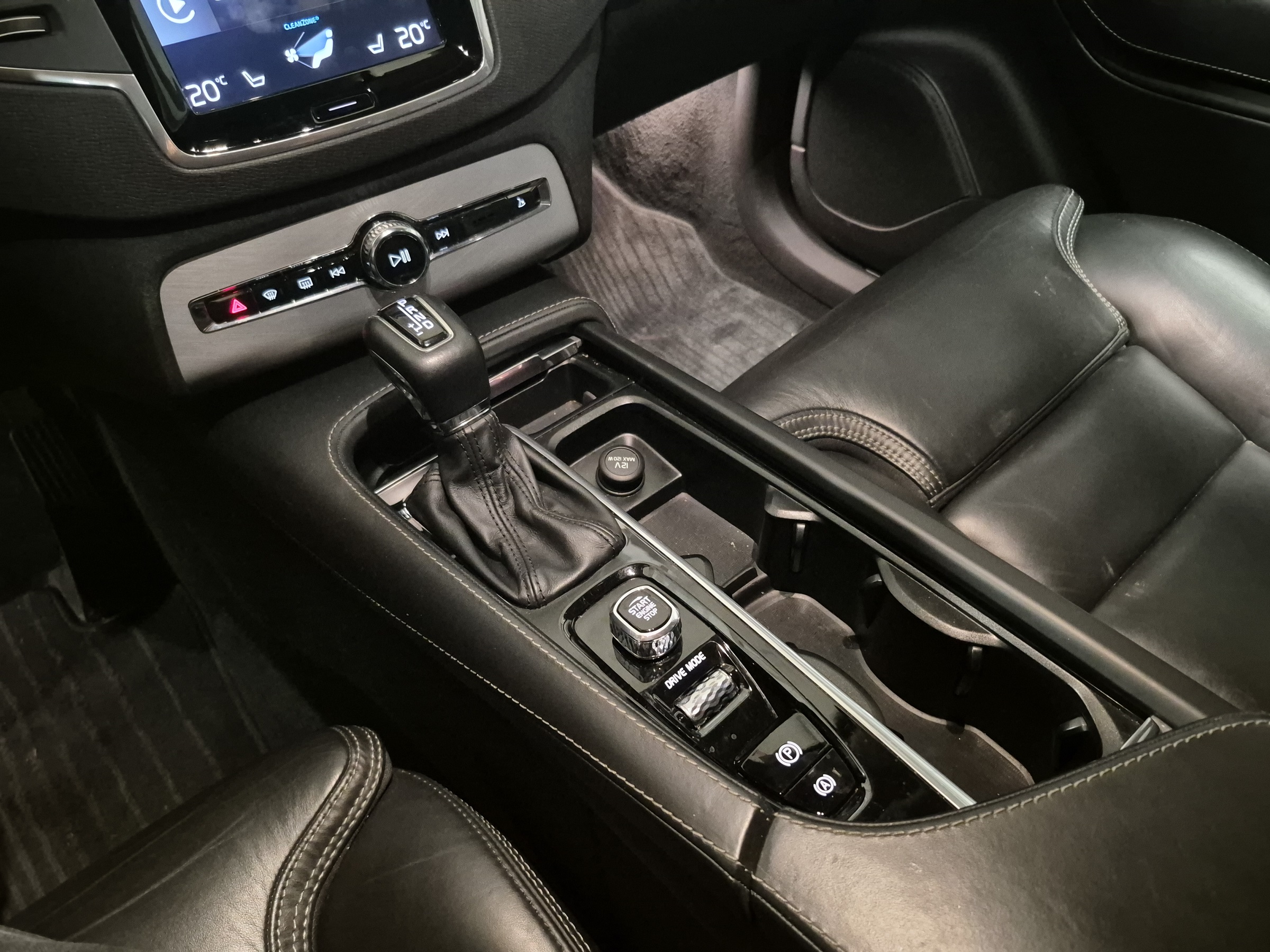 VOLVO XC90 2.0 T6 GASOLINA MOMENTUM AWD GEARTRONIC