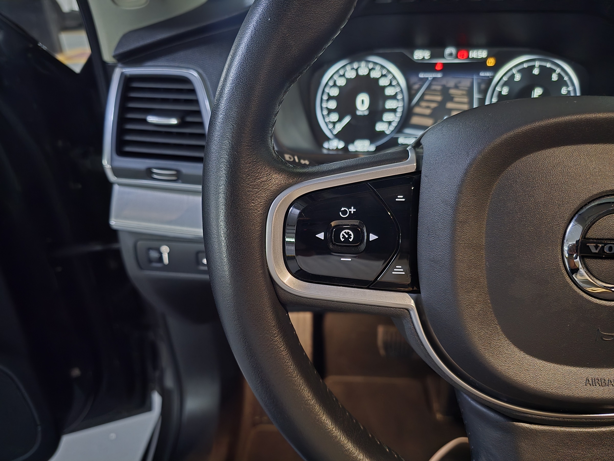 VOLVO XC90 2.0 T6 GASOLINA MOMENTUM AWD GEARTRONIC