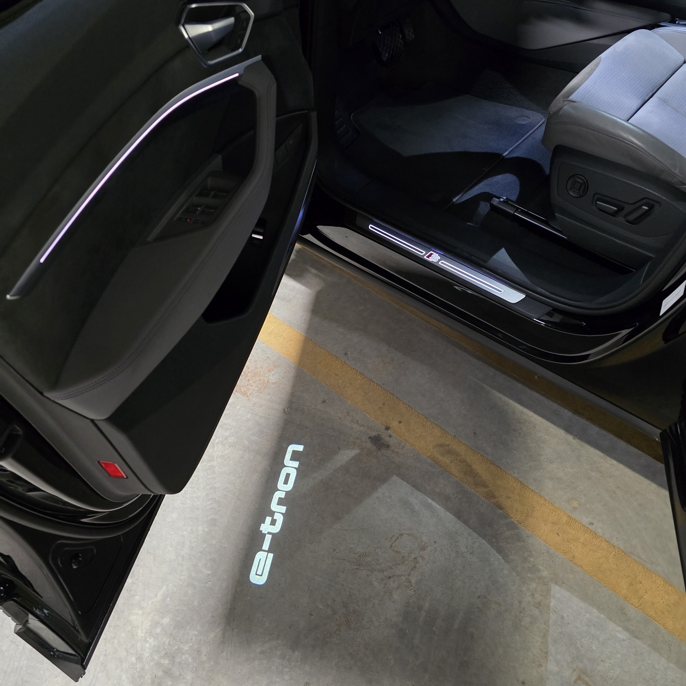 AUDI E-TRON ELÉTRICO PERFORMANCE BLACK QUATTRO