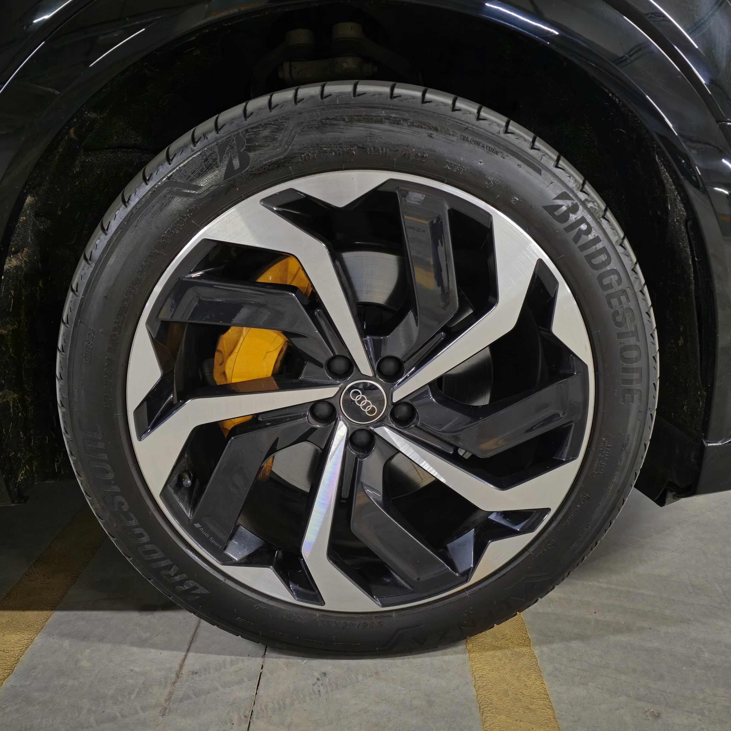 AUDI E-TRON ELÉTRICO PERFORMANCE BLACK QUATTRO