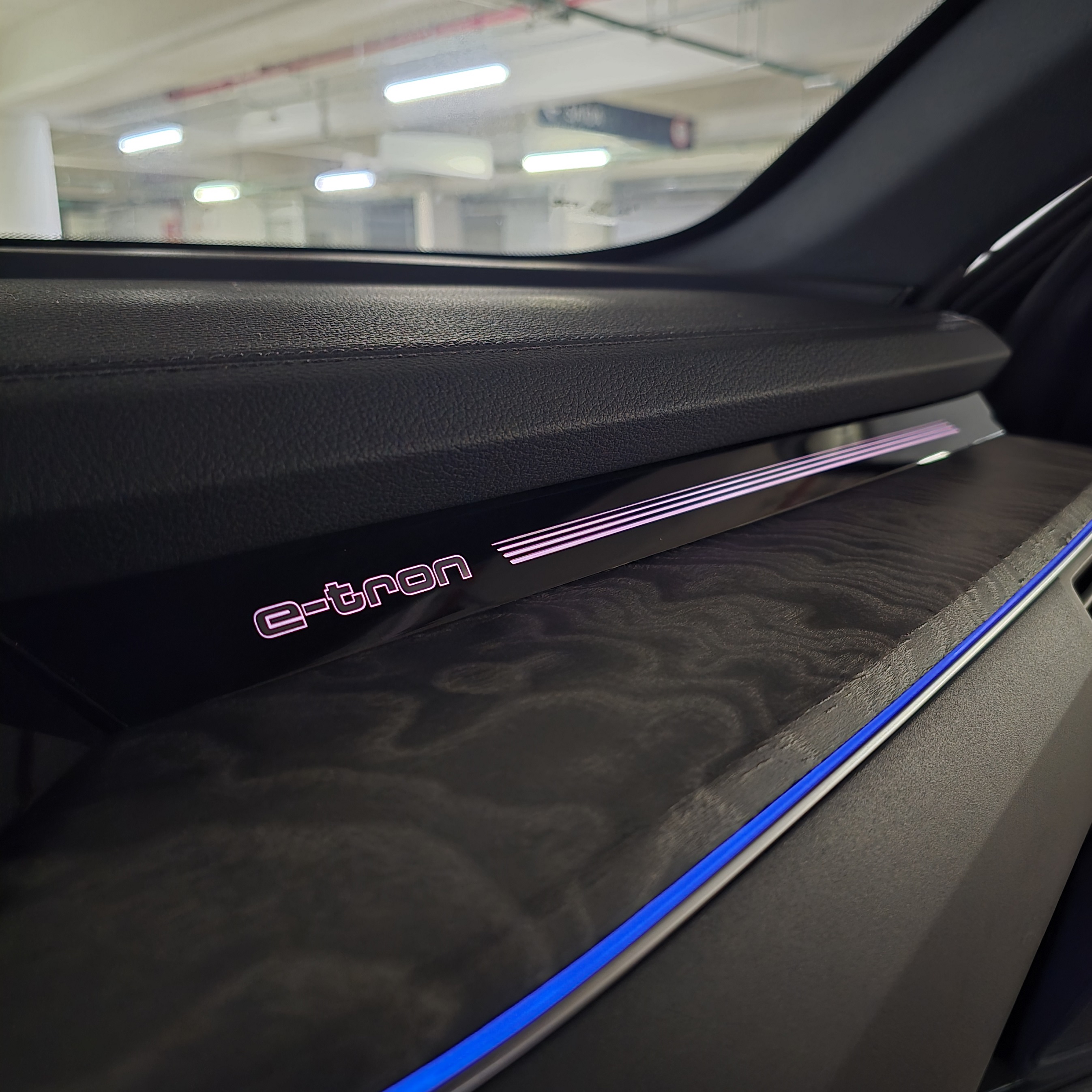 AUDI E-TRON ELÉTRICO PERFORMANCE BLACK QUATTRO